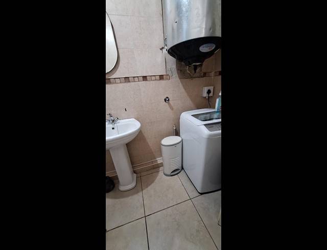 2 BEDROOM APARTMENT FOR SALE IN ESSENWOOD